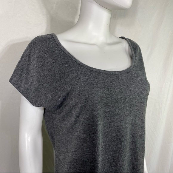 a.n.a Dark Heather Gray Women’s Scoop Neck Tee - Picture 2 of 7